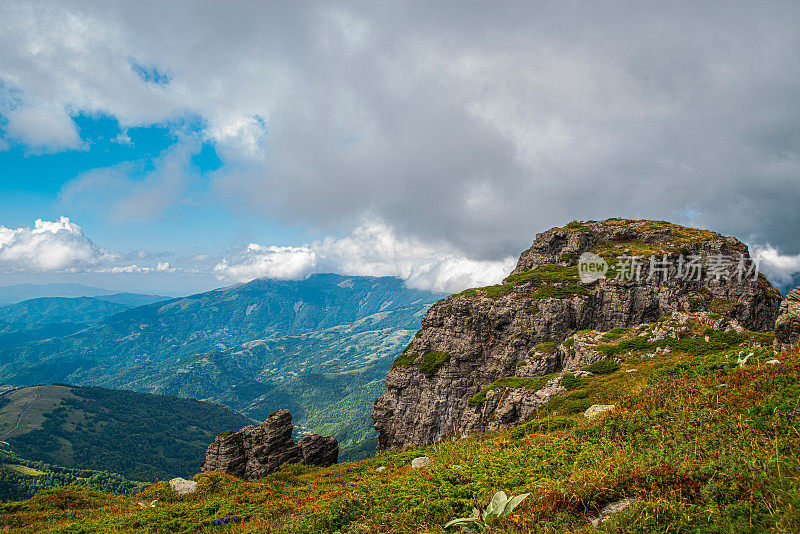 Babin zub - Stara planina，塞尔维亚。Babin zub是塞尔维亚东南部Stara Planina山脉的一座山峰。